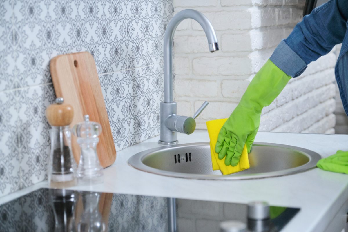 Sprzątanie kuchni krok po kroku – zasady i patenty