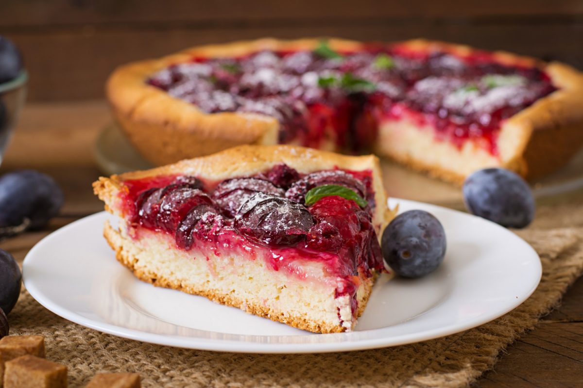 Wiosenna tarta z owocami – jak przygotować?