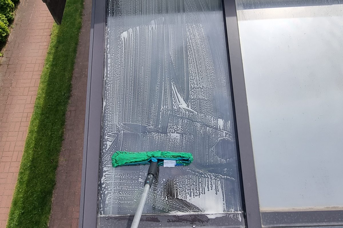 Dlaczego mycie okien warto zlecić specjalistom?