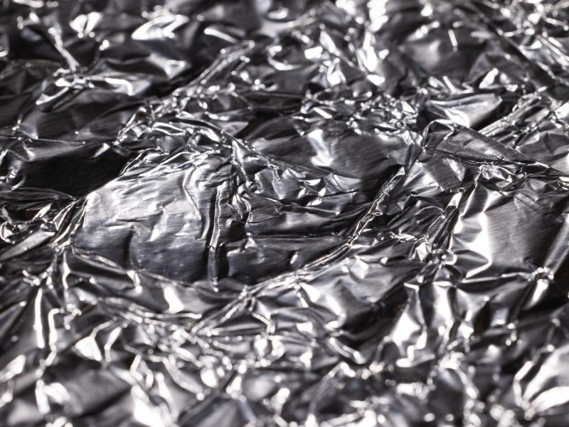 Folia aluminiowa – użyj jej nie tylko do pieczenia potraw!