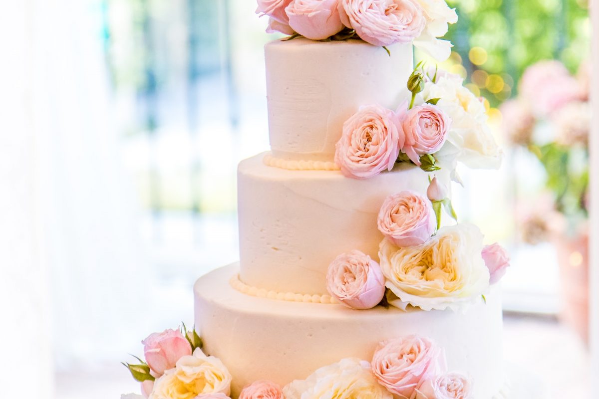 Jak wybrać idealny tort weselny?