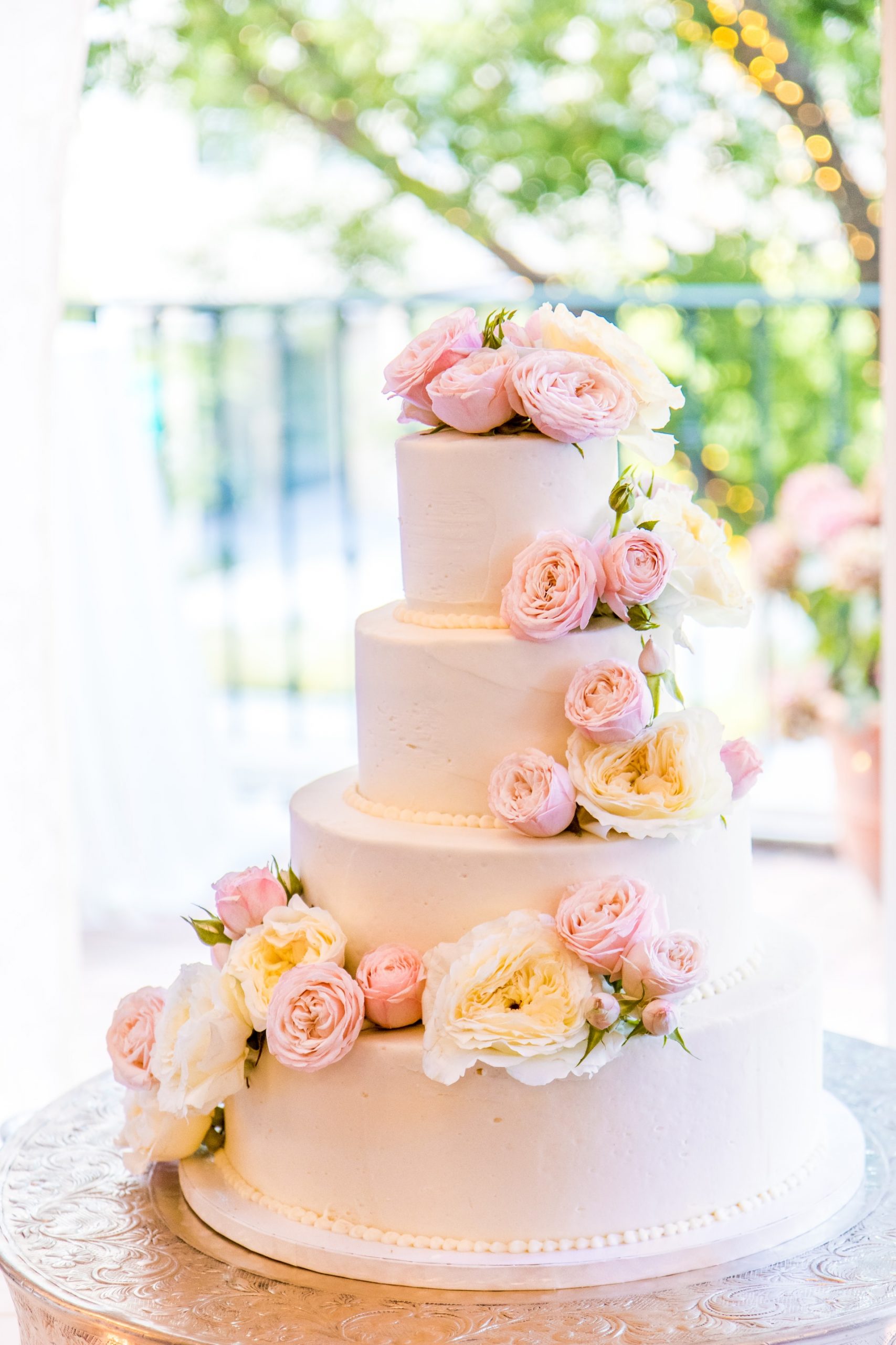 Jak wybrać idealny tort weselny?