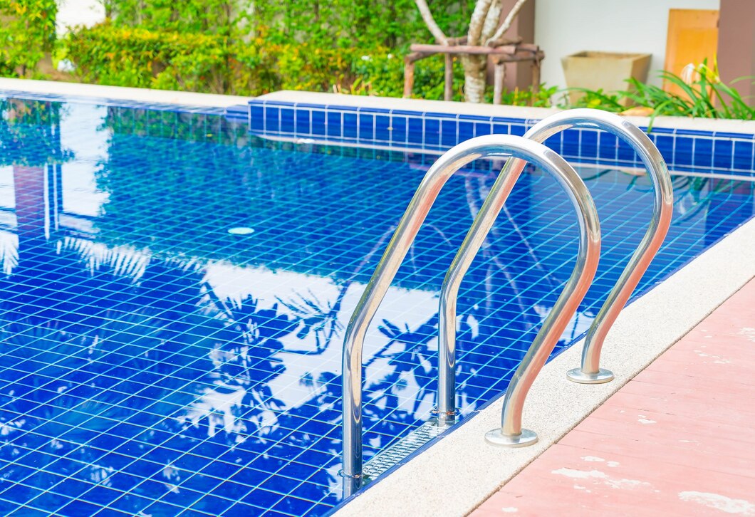 Jak odkurzacz basenowy wpływa na jakość wody i komfort użytkowania basenu ogrodowego?