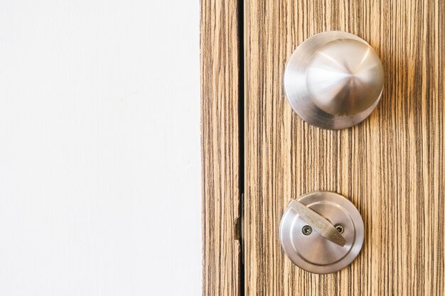 Jak wybrać odpowiednie akcesoria do drzwi dla Twojego domu?